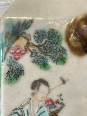 A Chinese famille rose vase and a plate, Qianlong mark, 20th C. — 照片 23
