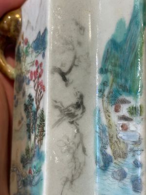A Chinese famille rose vase and a plate, Qianlong mark, 20th C. — 照片 24