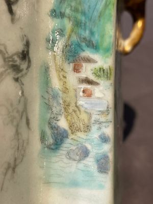 A Chinese famille rose vase and a plate, Qianlong mark, 20th C. — 照片 25