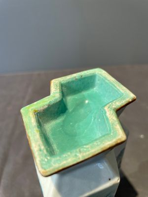 A Chinese famille rose vase and a plate, Qianlong mark, 20th C. — 照片 32