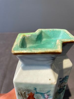 A Chinese famille rose vase and a plate, Qianlong mark, 20th C. — 照片 33