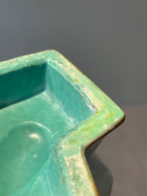 A Chinese famille rose vase and a plate, Qianlong mark, 20th C. — 照片 34