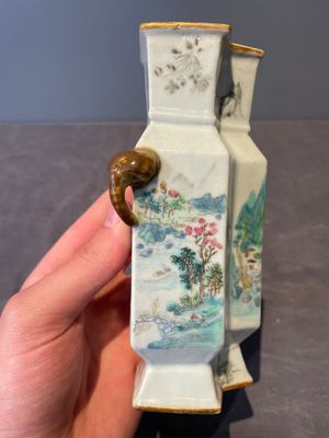 A Chinese famille rose vase and a plate, Qianlong mark, 20th C. — 照片 5