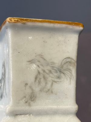 A Chinese famille rose vase and a plate, Qianlong mark, 20th C. — 照片 8