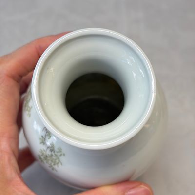 A Chinese famille rose vase and a qianjiang cai incense stick holder — foto 6