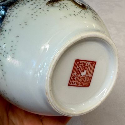 A Chinese famille rose vase and a qianjiang cai incense stick holder — foto 11