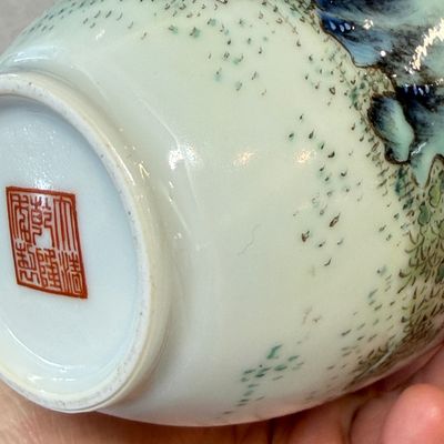 A Chinese famille rose vase and a qianjiang cai incense stick holder — foto 12
