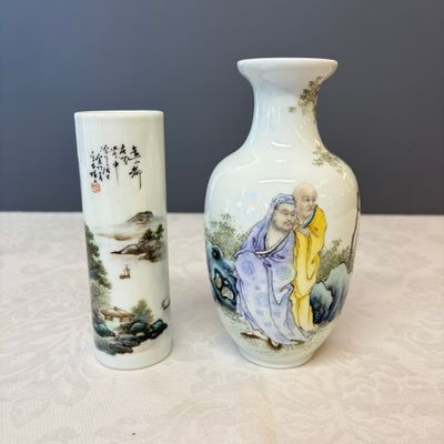 A Chinese famille rose vase and a qianjiang cai incense stick holder — foto 1