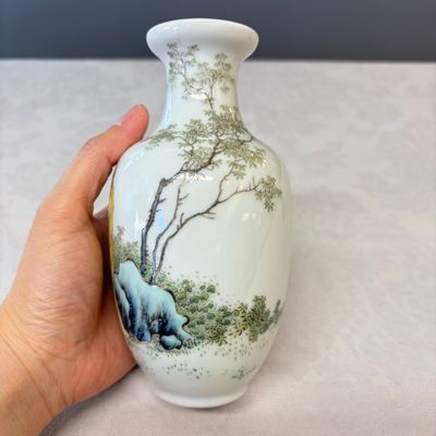 A Chinese famille rose vase and a qianjiang cai incense stick holder — foto 3