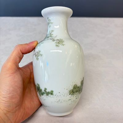 A Chinese famille rose vase and a qianjiang cai incense stick holder — foto 4