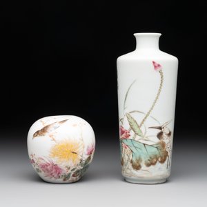A Chinese famille rose vase and a small jar, signed Bi Botao 毕伯涛, dated 1935 and 1936 — photo 2