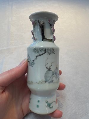 A Chinese famille rose vase and a small qianjiang cai vase, Qianlong mark, 19th C. — photo 13
