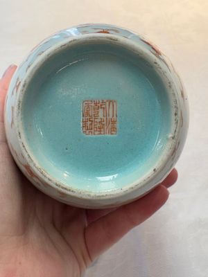 A Chinese famille rose vase and a small qianjiang cai vase, Qianlong mark, 19th C. — photo 8