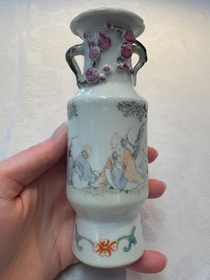 A Chinese famille rose vase and a small qianjiang cai vase, Qianlong mark, 19th C. — photo 10