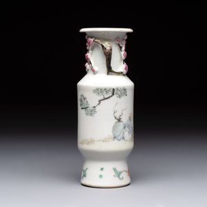 A Chinese famille rose vase and a small qianjiang cai vase, Qianlong mark, 19th C. — photo 11