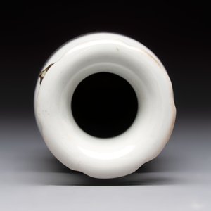 A Chinese famille rose vase and a small qianjiang cai vase, Qianlong mark, 19th C. — photo 12