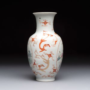 A Chinese famille rose vase and a small qianjiang cai vase, Qianlong mark, 19th C. — photo 5