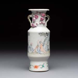 A Chinese famille rose vase and a small qianjiang cai vase, Qianlong mark, 19th C. — photo 8