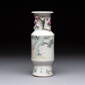 A Chinese famille rose vase and a small qianjiang cai vase, Qianlong mark, 19th C. — photo 9