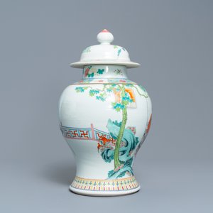 A Chinese famille rose vase and cover, 19/20th C. — photo 5