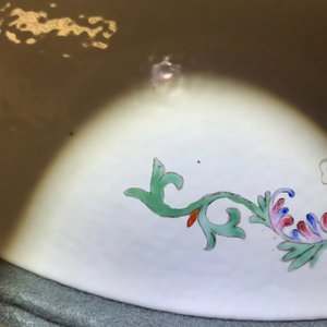 A Chinese famille rose vase and cover and a millefleurs dish, 19/20th C. — photo 18