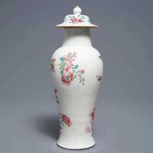 A Chinese famille rose vase and cover with flowers and butterflies, Yongzheng — photo 4