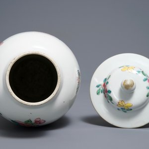 A Chinese famille rose vase and cover with flowers and butterflies, Yongzheng — photo 5