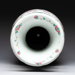 A Chinese famille rose vase and two Canton famille rose vases, 19/20th C. — 照片 18