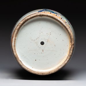 A Chinese famille rose vase and two Canton famille rose vases, 19/20th C. — 照片 19