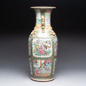 A Chinese famille rose vase and two Canton famille rose vases, 19/20th C. — 照片 3