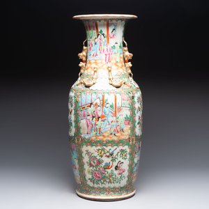 A Chinese famille rose vase and two Canton famille rose vases, 19/20th C. — 照片 4