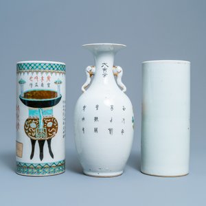 A Chinese famille rose vase and two hat stands, 19/20th C. — 照片 3