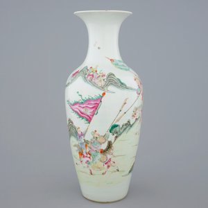 A Chinese famille rose vase on a gilt bronze stand, 18/19th C. — 照片 4