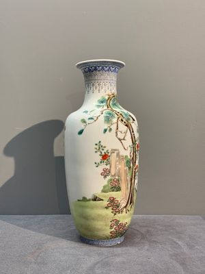 A Chinese famille rose vase, Qianlong and Shinian 世寧 mark, 20th C., and a qianjiang cai vase, signed Ren Huanzhang 任煥章, dated 1942 — photo 11