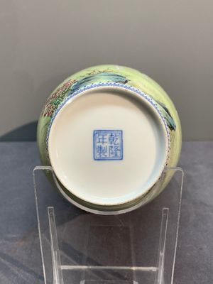 A Chinese famille rose vase, Qianlong and Shinian 世寧 mark, 20th C., and a qianjiang cai vase, signed Ren Huanzhang 任煥章, dated 1942 — photo 13