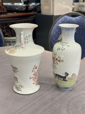 A Chinese famille rose vase, Qianlong and Shinian 世寧 mark, 20th C., and a qianjiang cai vase, signed Ren Huanzhang 任煥章, dated 1942 — photo 16
