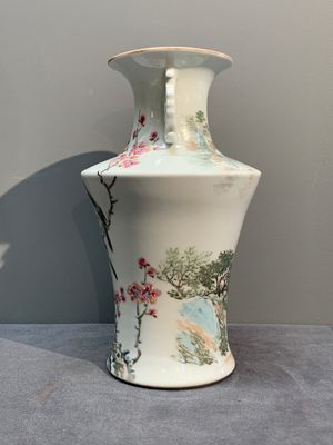 A Chinese famille rose vase, Qianlong and Shinian 世寧 mark, 20th C., and a qianjiang cai vase, signed Ren Huanzhang 任煥章, dated 1942 — photo 2