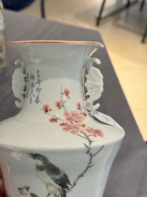 A Chinese famille rose vase, Qianlong and Shinian 世寧 mark, 20th C., and a qianjiang cai vase, signed Ren Huanzhang 任煥章, dated 1942 — photo 22