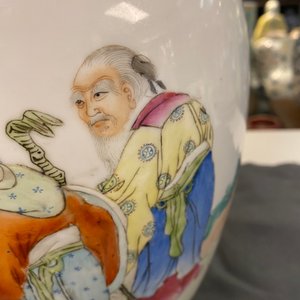 A Chinese famille rose vase, Qianlong mark, Republic — photo 14