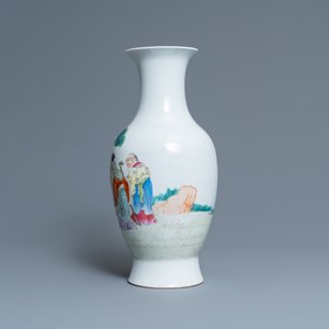 A Chinese famille rose vase, Qianlong mark, Republic — photo 4