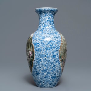 A Chinese famille rose vase, Qianlong mark, Republic, 20th C. — photo 2