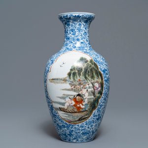 A Chinese famille rose vase, Qianlong mark, Republic, 20th C. — photo 3