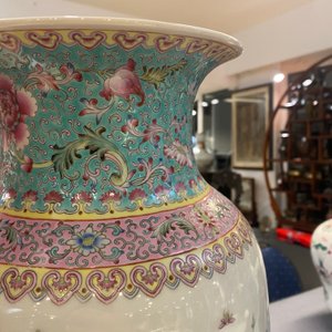 A Chinese famille rose vase, Qianlong mark, Republic — 照片 16