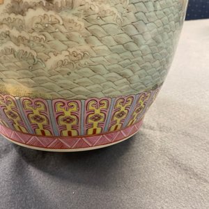A Chinese famille rose vase, Qianlong mark, Republic — 照片 19