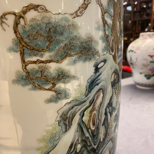 A Chinese famille rose vase, Qianlong mark, Republic — 照片 27