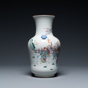 A Chinese famille rose vase, Tongzhi mark, 19/20th C. — photo 2