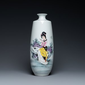 A Chinese famille rose vase with a lady on a rock, Jingdezhen zhi mark, 20th C. — photo 1