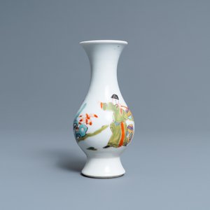 A Chinese famille rose vase with a man and a woman in a garden, Yongzheng — 照片 2