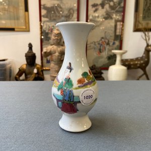 A Chinese famille rose vase with a man and a woman in a garden, Yongzheng — 照片 7