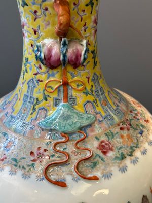 A Chinese famille rose vase with a mountainous landscape, Qianlong mark, Republic — photo 20